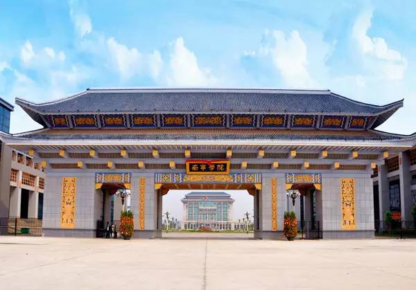 1623223711233318.jpg 南宁学院大门.jpg